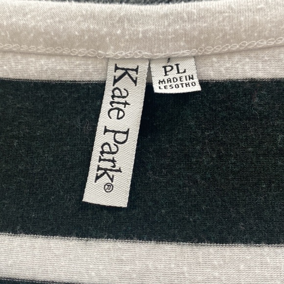 Top, size petite large. - Picture 2 of 5